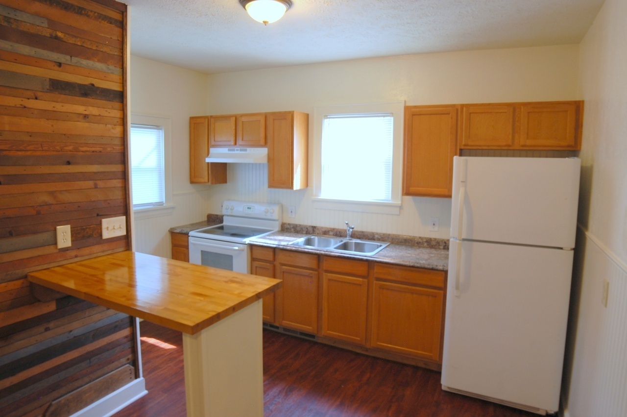 381 Allyn St – photo 5
