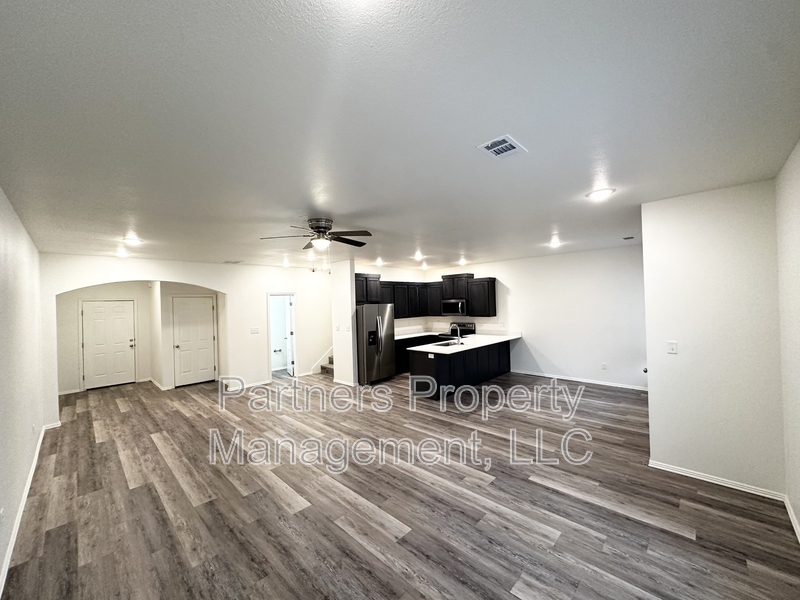 1067 S Benchmark Ln unit 1 – photo 5