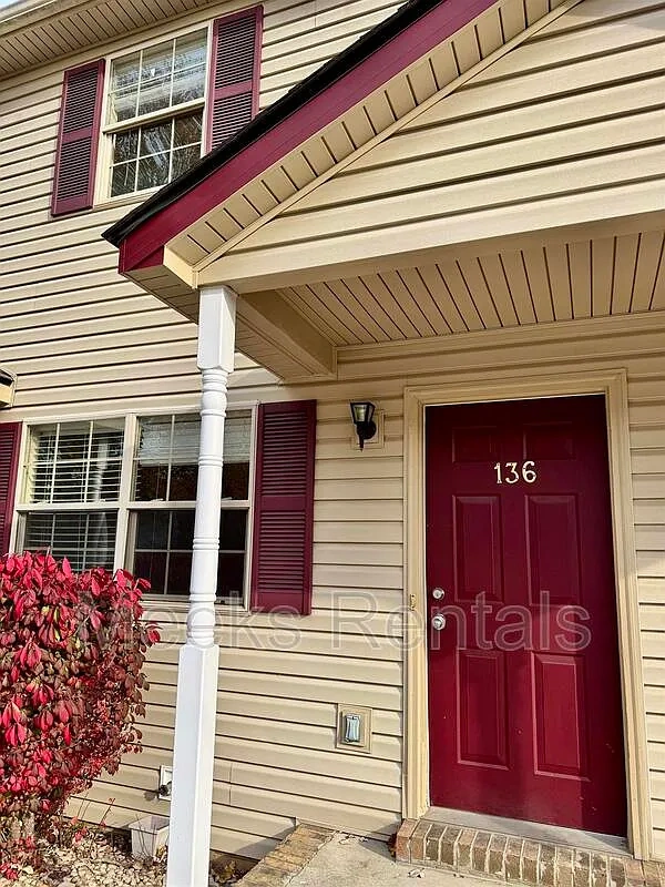 Colonial Townhomes – photo 2