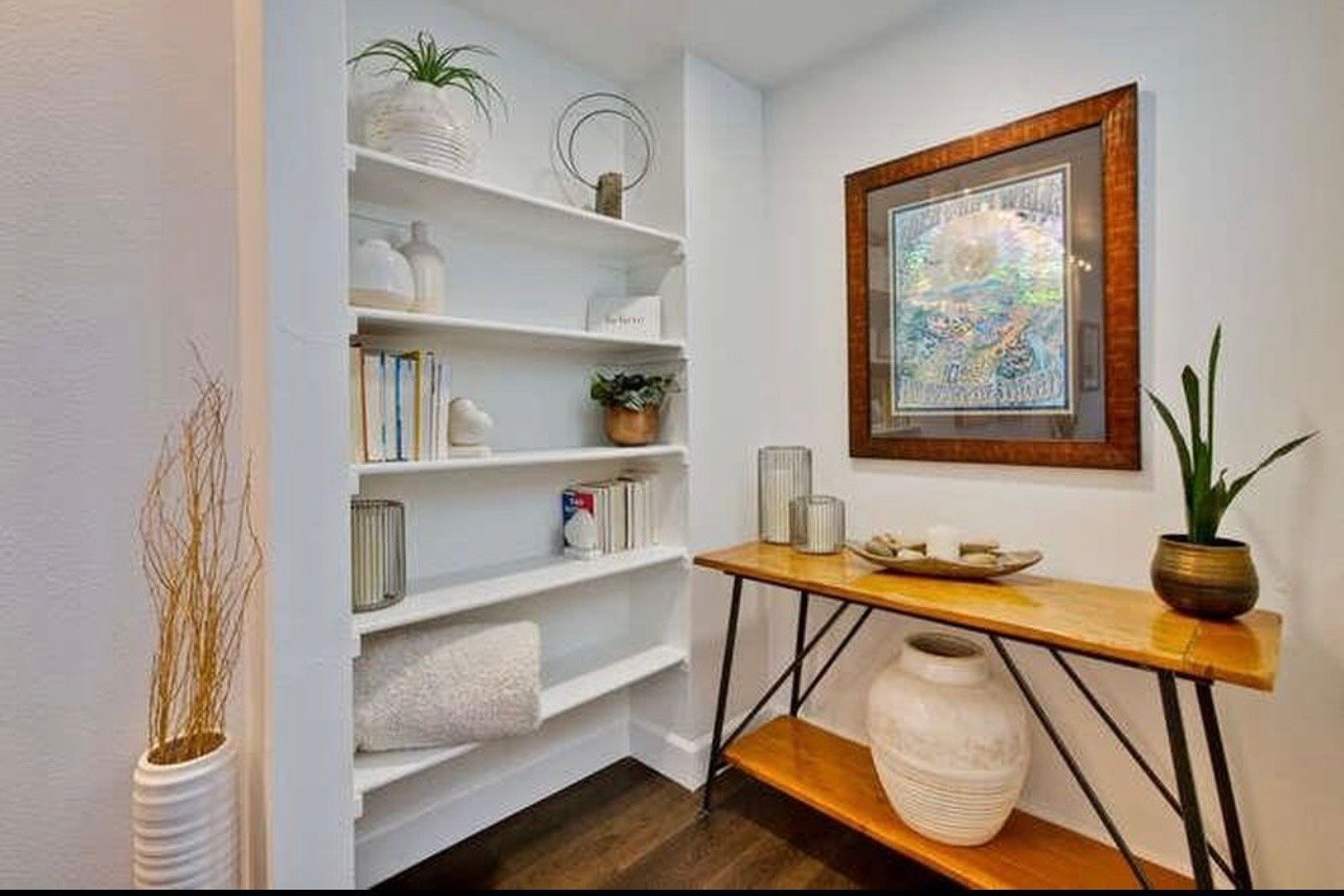 97 E St James St – photo 3