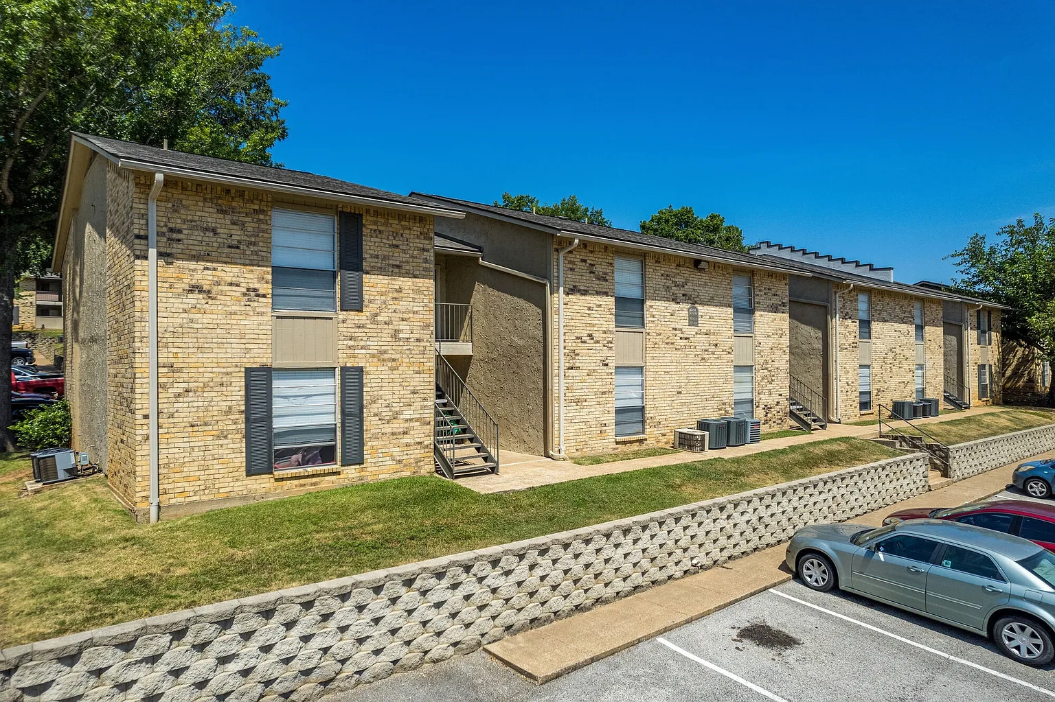 Oak Hollow Apartments – photo 4