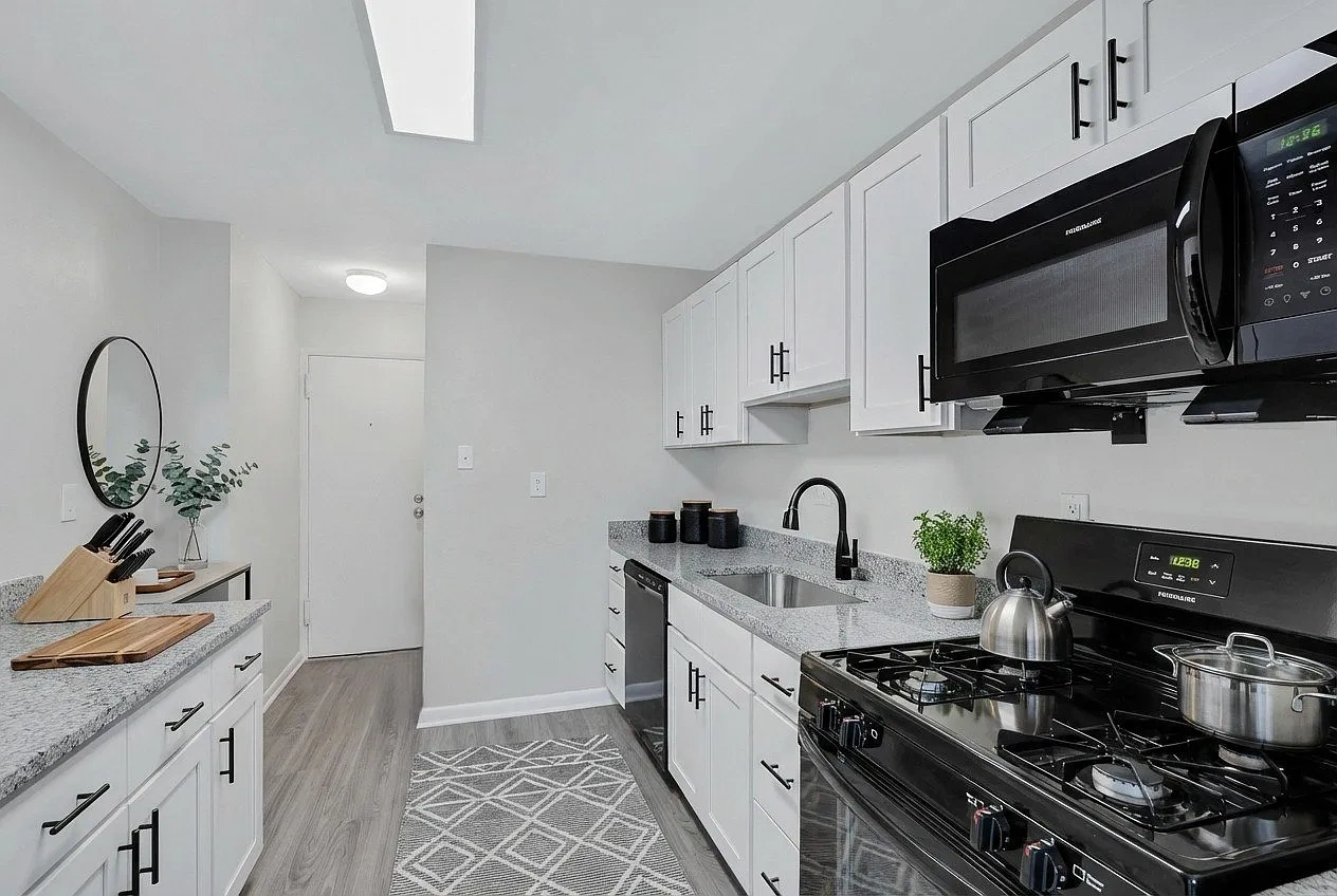 The Warwick Apartments – photo 4