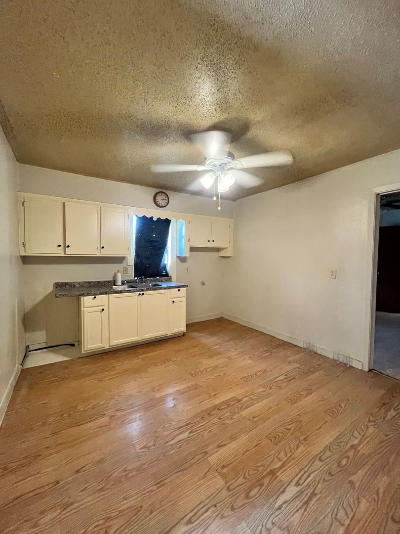 208 Spruce St – photo 4