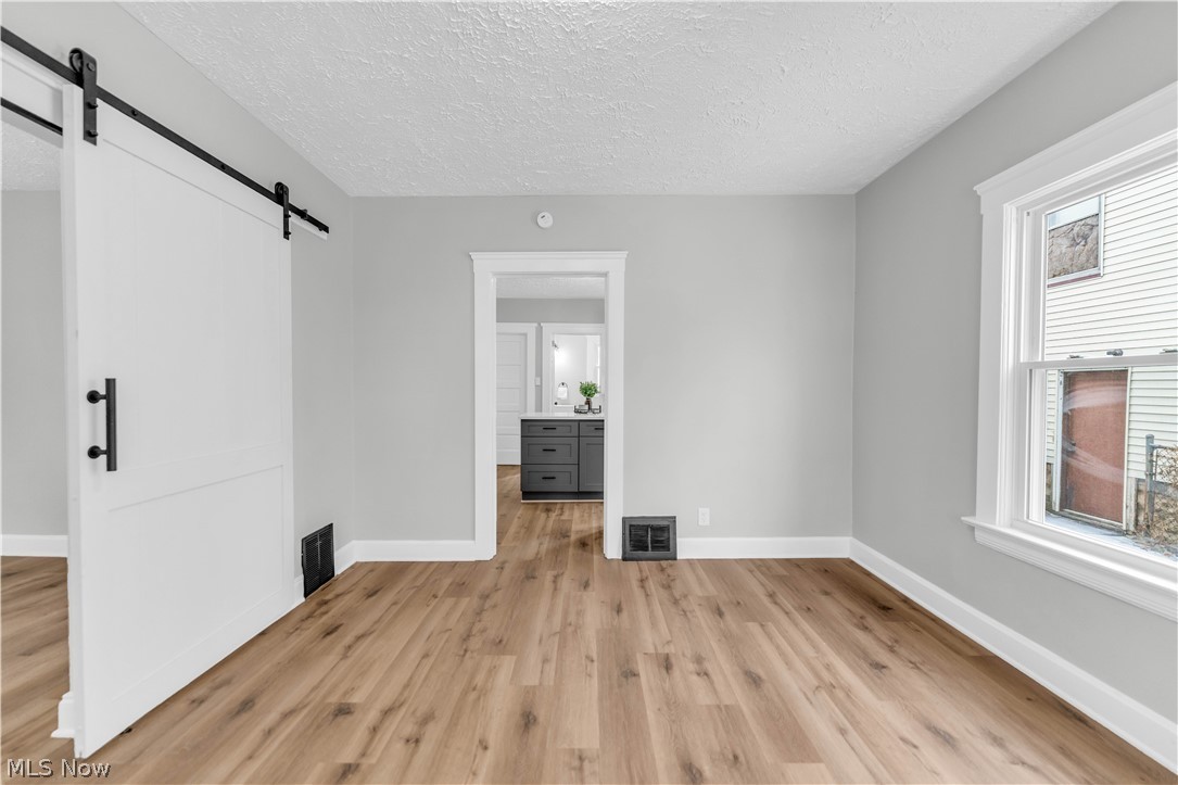 2209 Hood Ave unit 2/UP – photo 4