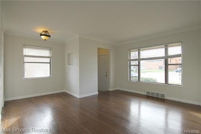 23140 Orchard Lake Rd – photo 2