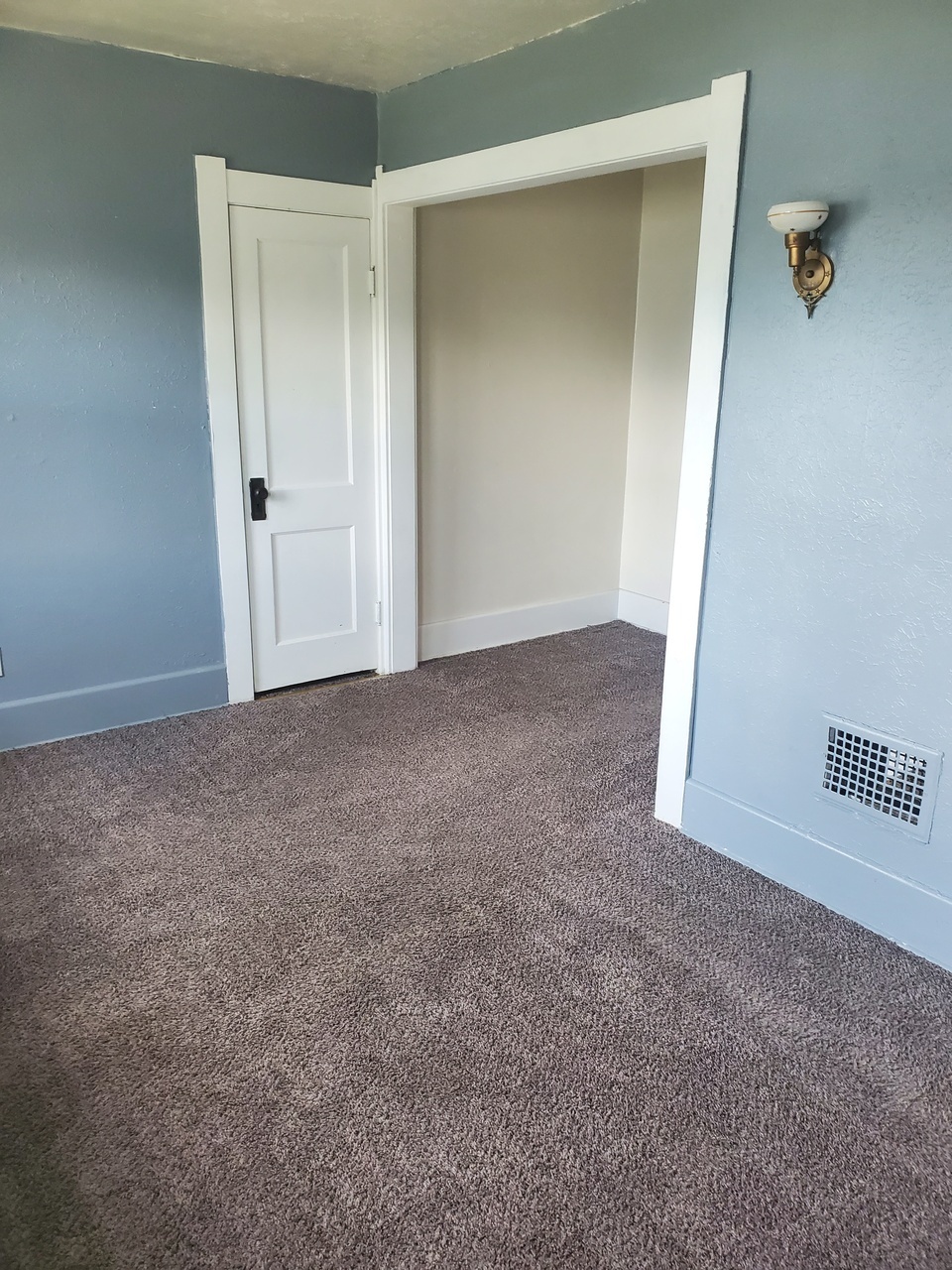 710 E Lake St – photo 2