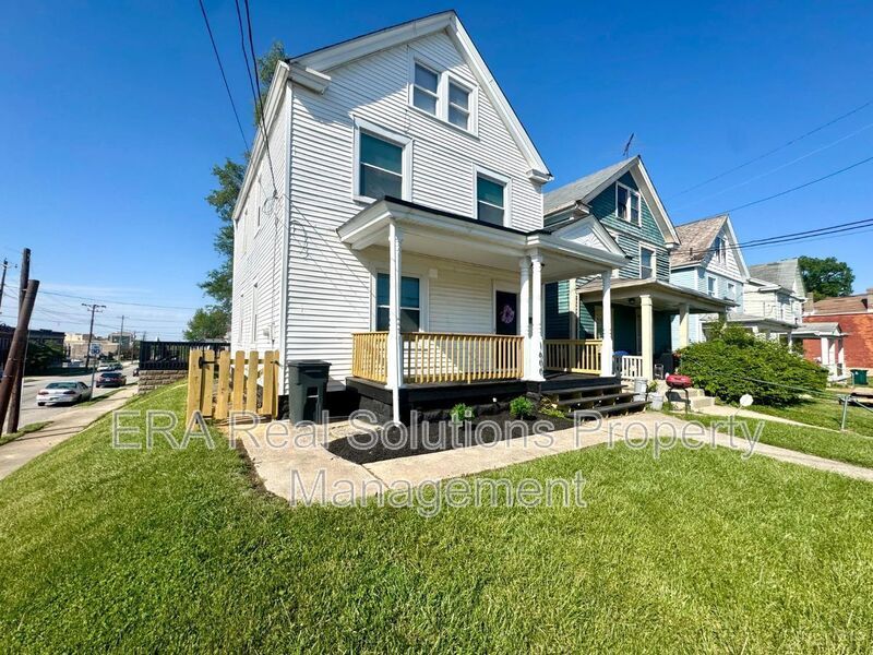 1600 Brewster Ave – photo 2