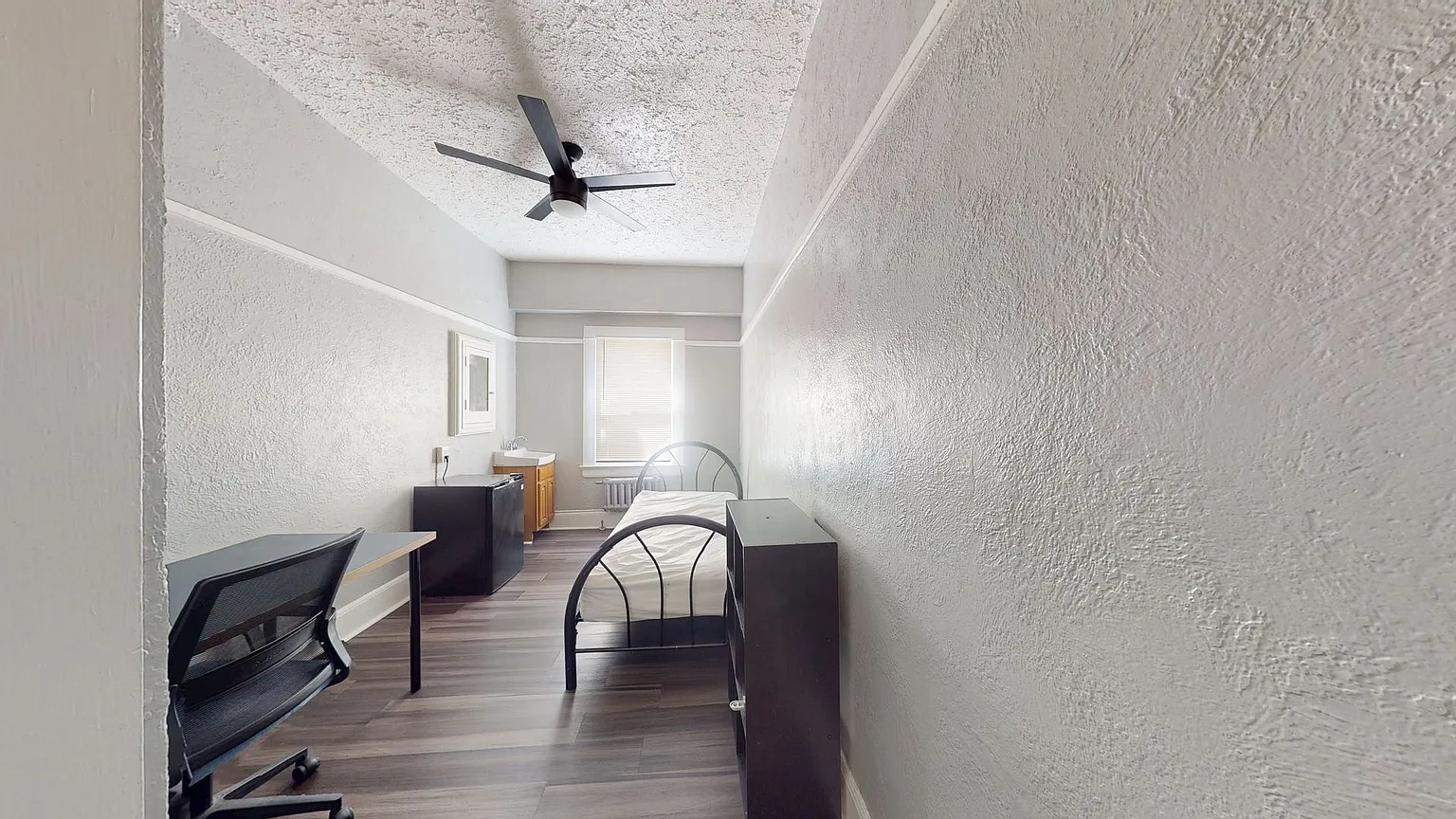 Singles rooms on Shattuck Ave, near UC Campus! Free Wi-Fi on Shattuck Ave! – Floor plan