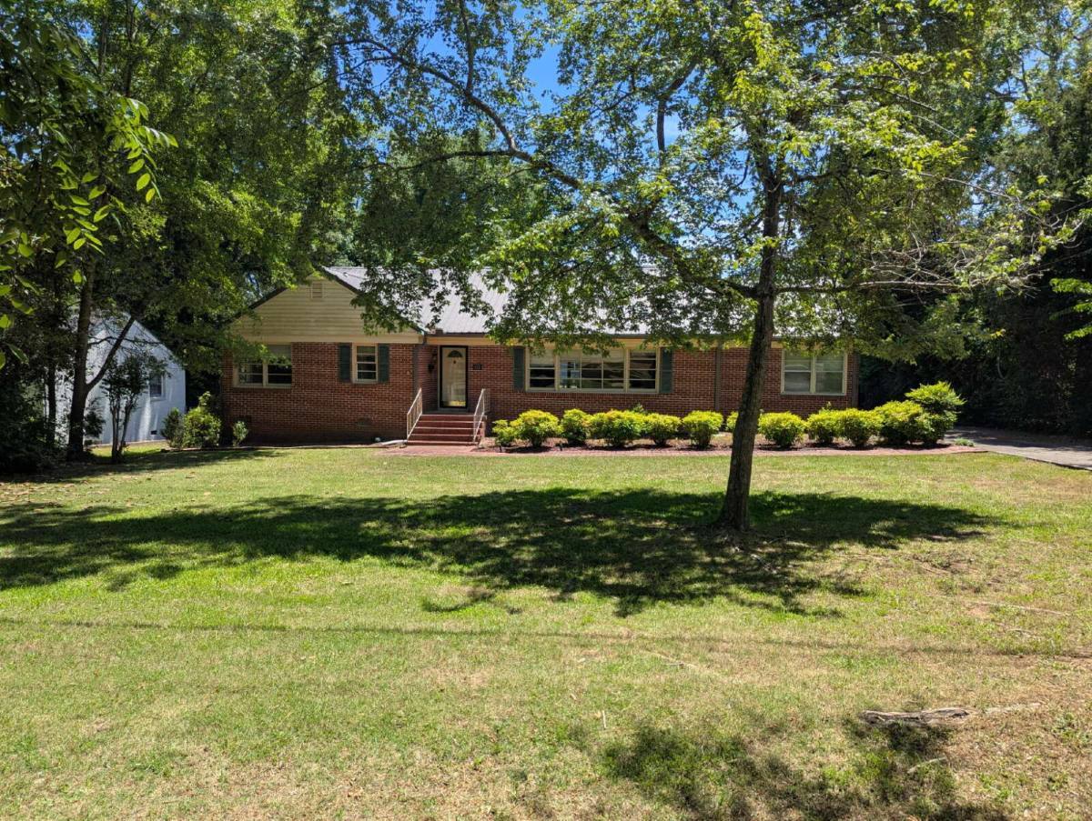 610 W Charlton St – photo 3