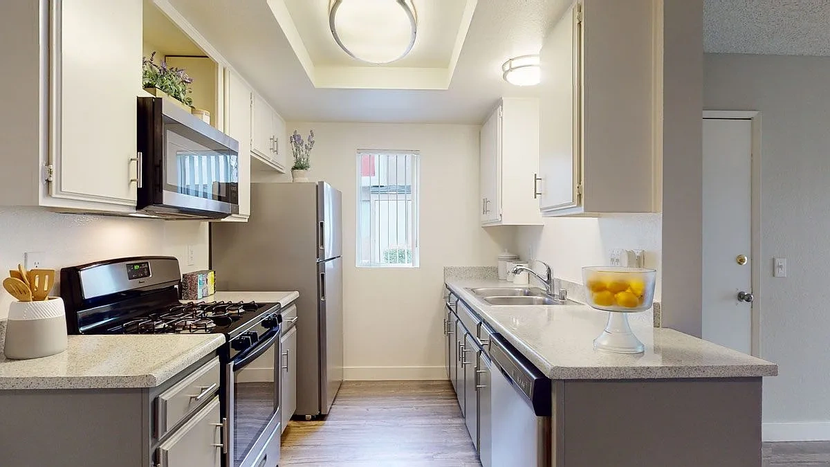 Hillside Village Apartments – photo 5