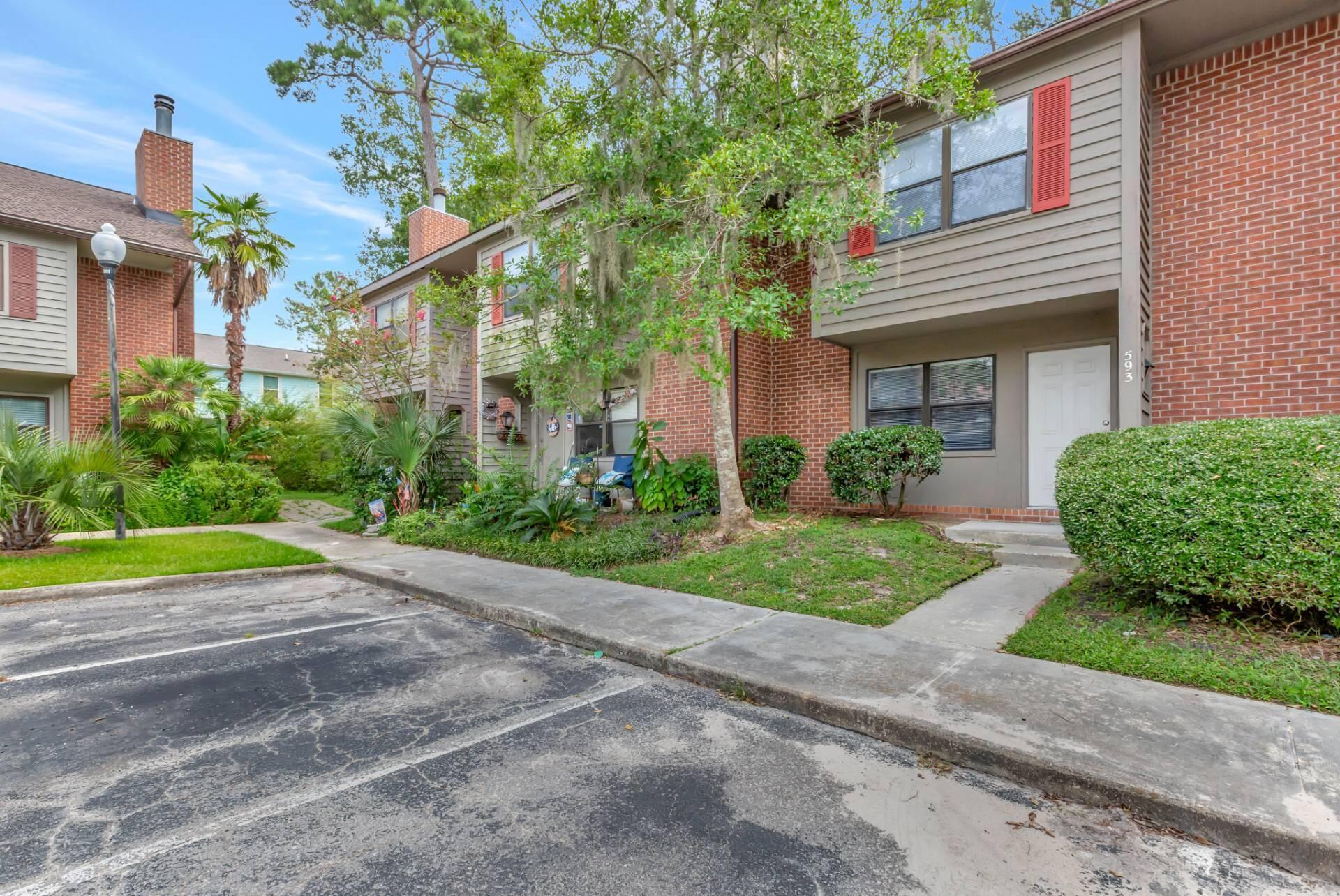 593 Travelers Blvd – photo 5