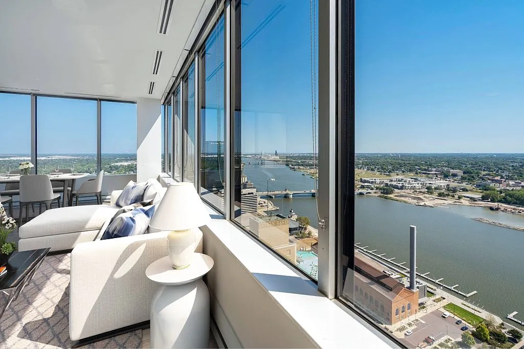Tower on the Maumee and Ferrara Flats – photo 2