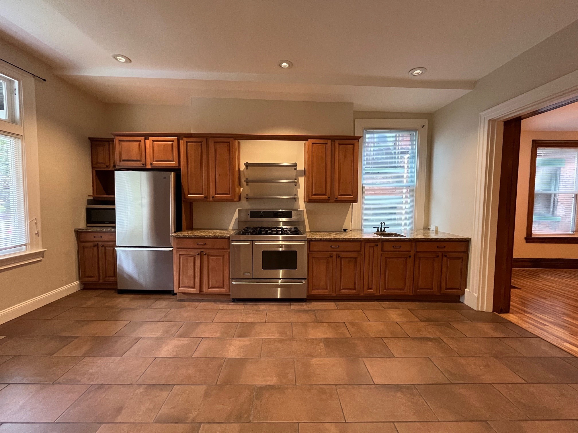 347 Stratford Ave unit # 1 – photo 4