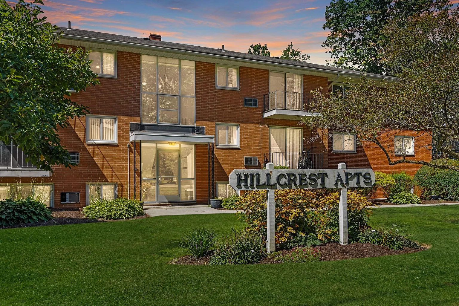 The Hillcrest Apartments – photo 2