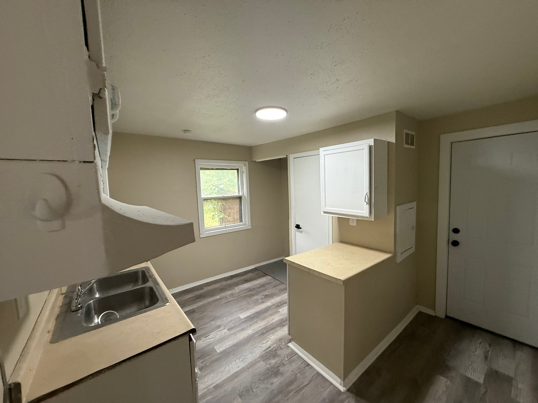 5636 Drake Ave – photo 2