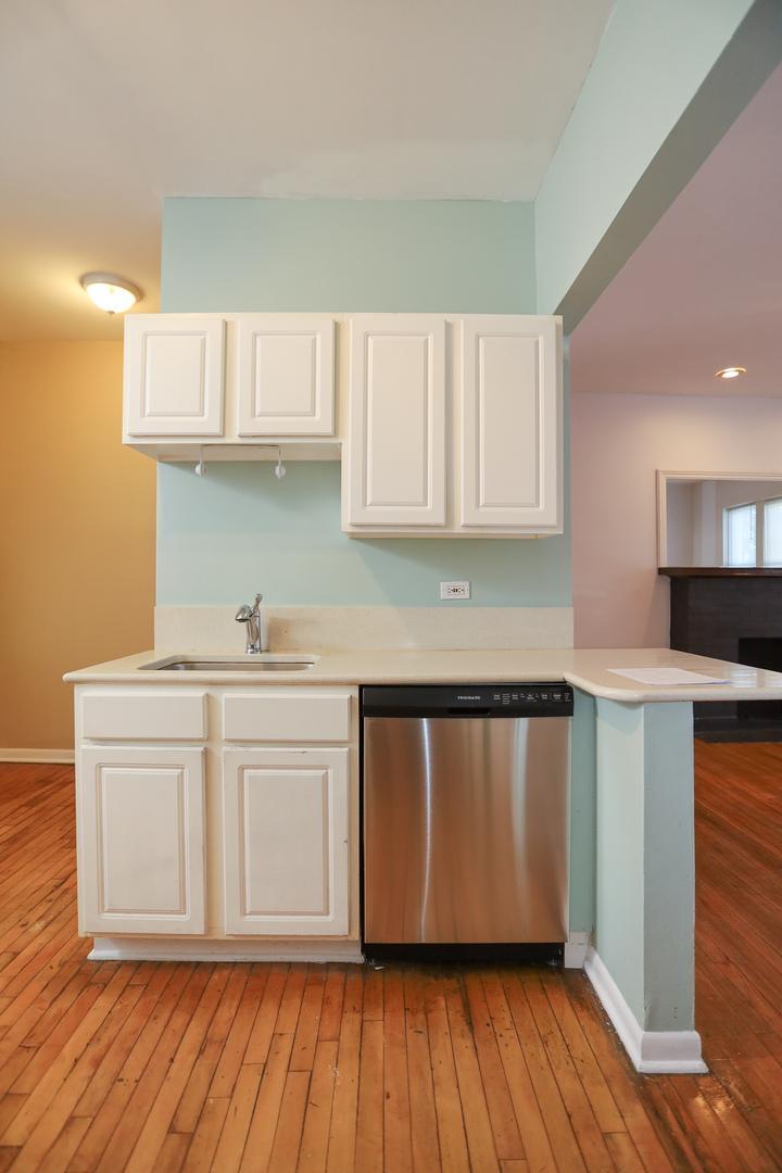 5866 N Ridge Ave – photo 2