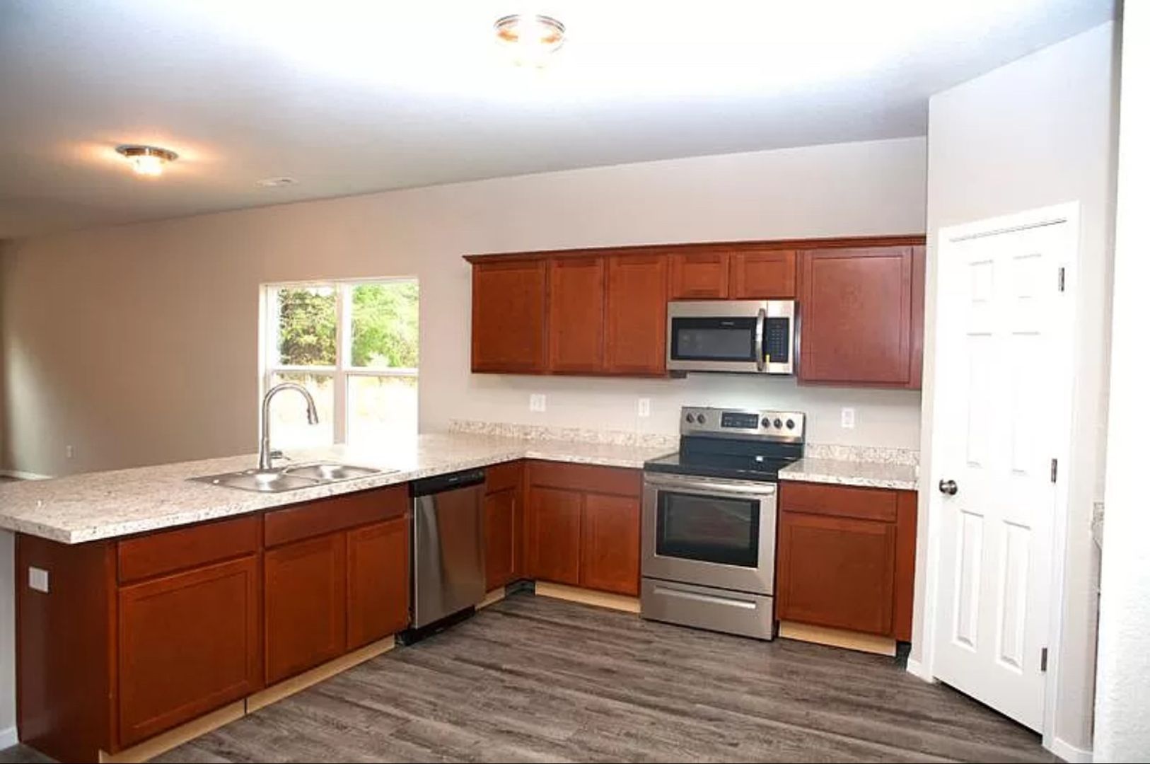 4702 W Hoover Loop – photo 3