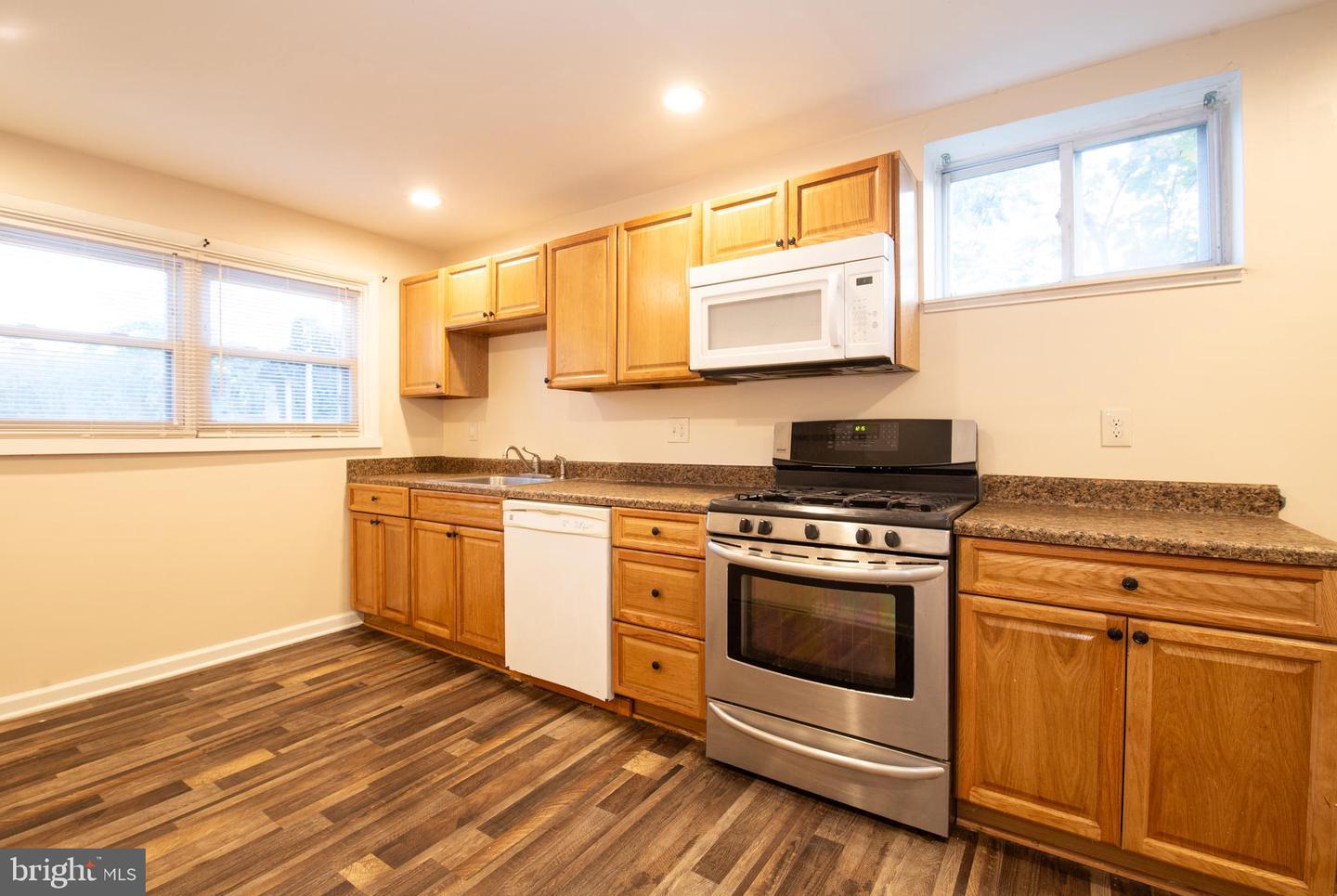 6021 N Norwood St – photo 4