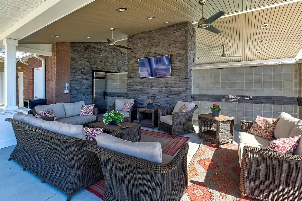 Charleston Pines Apartment Homes – photo 3