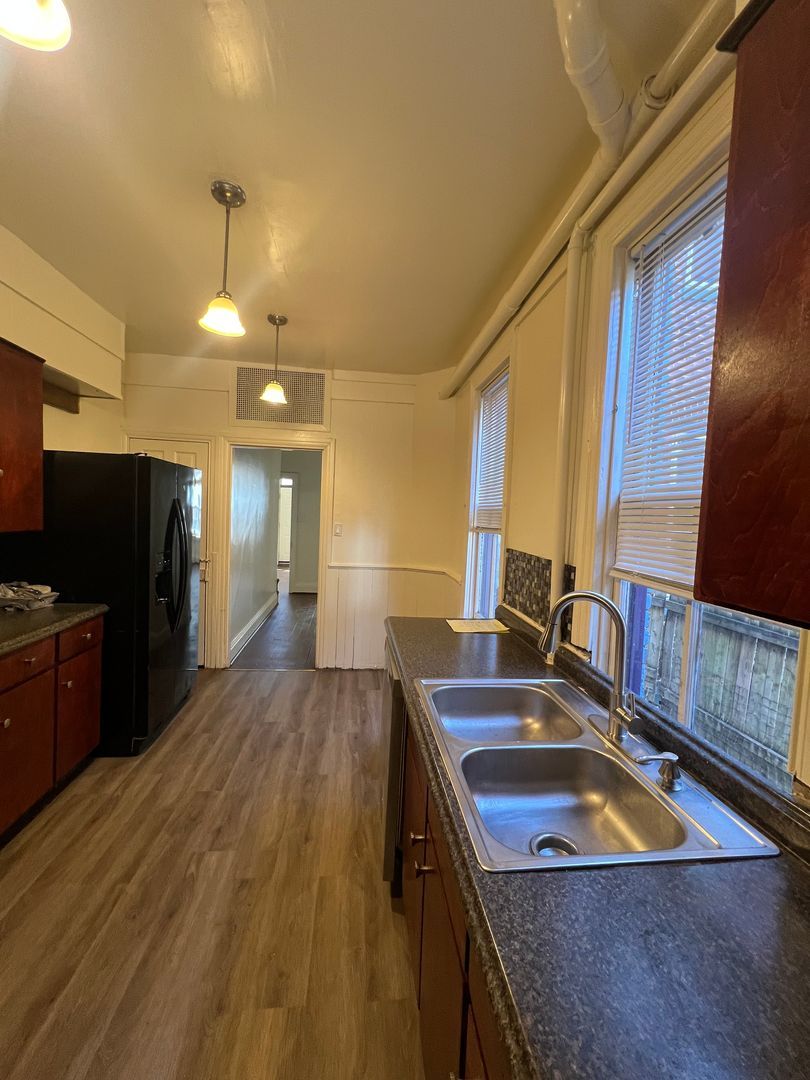 631 Lincoln St – photo 4