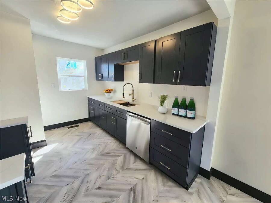 1310 N Leavitt Rd – photo 4