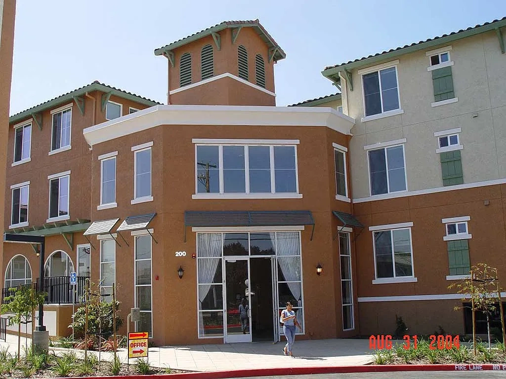 Summer Breeze Apts – photo 1