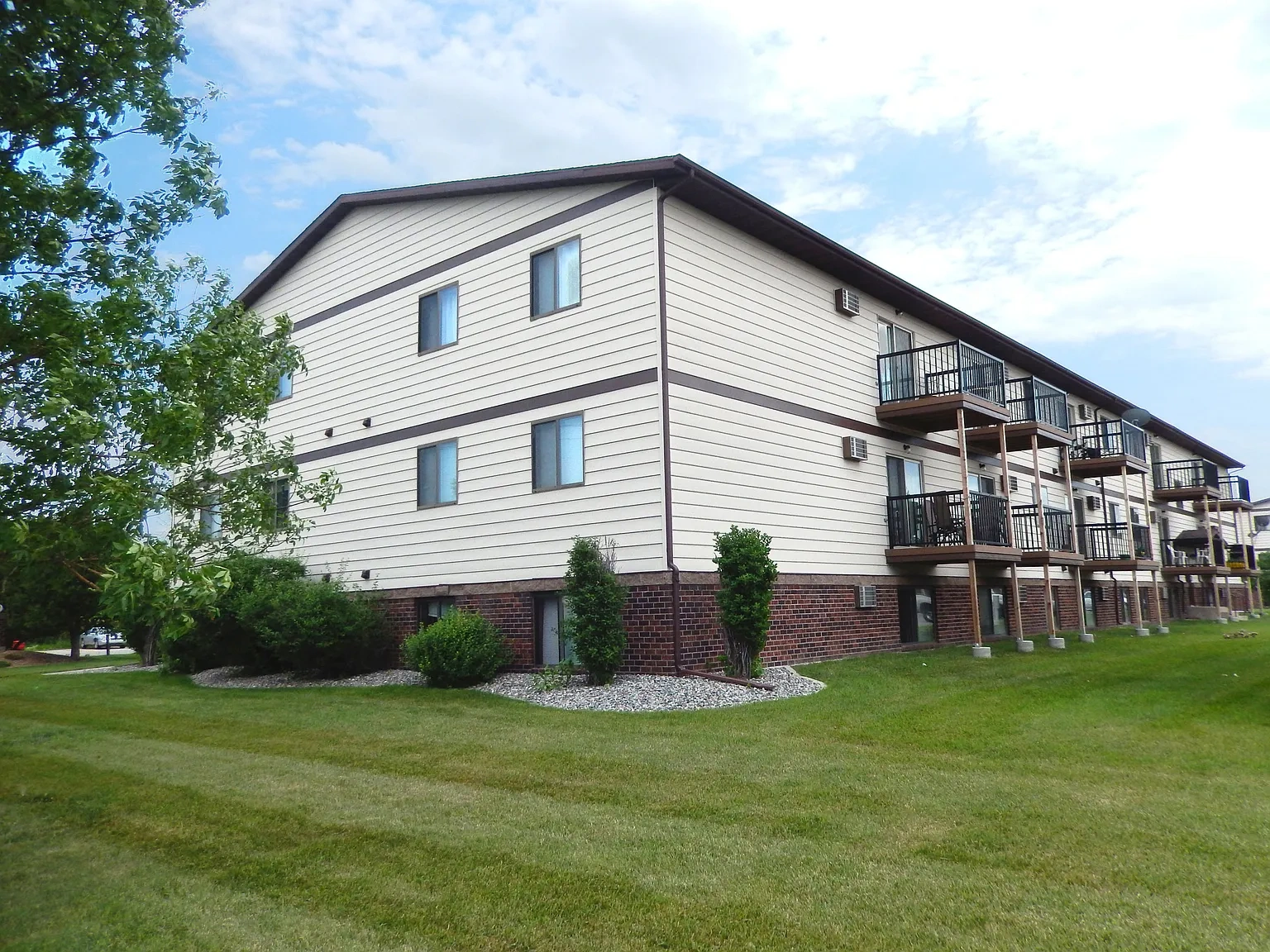 Oak Court – photo 1