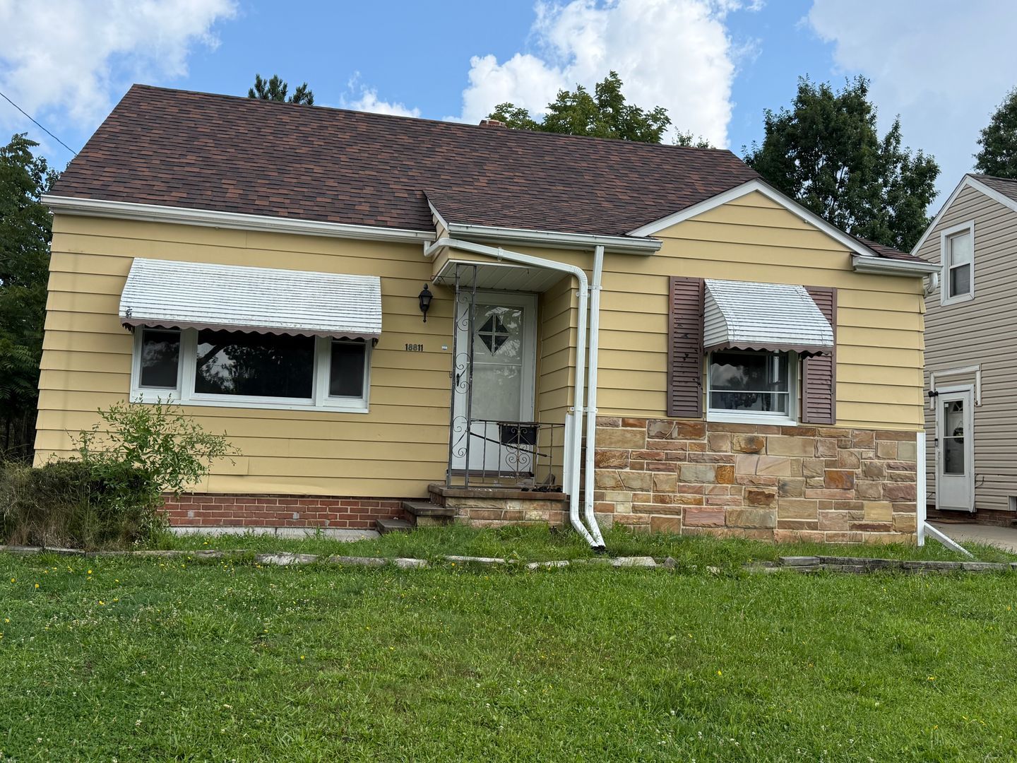 18811 Longview Ave – photo 1