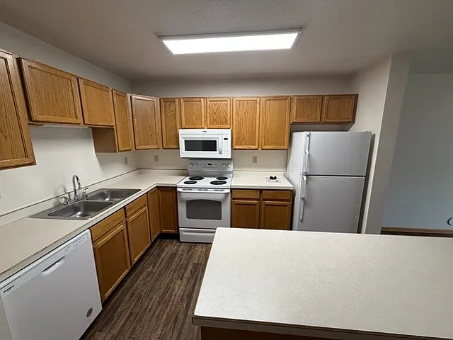 Westlake Townhomes Apartments – photo 3