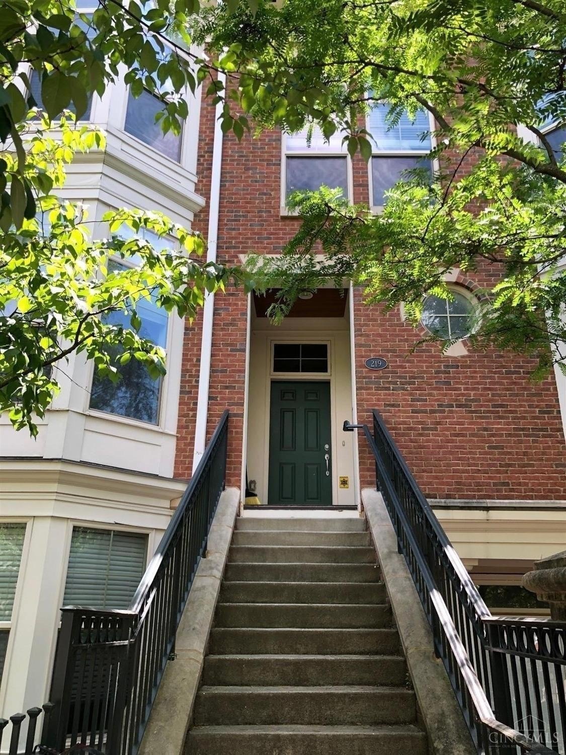 219 Stetson St – photo 2