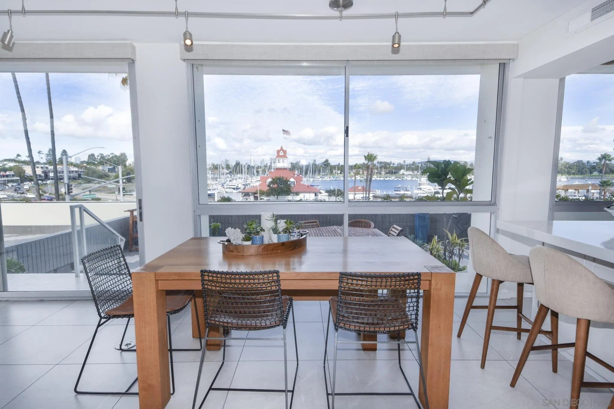 1710 Avenida Del Mundo #108 – photo 3