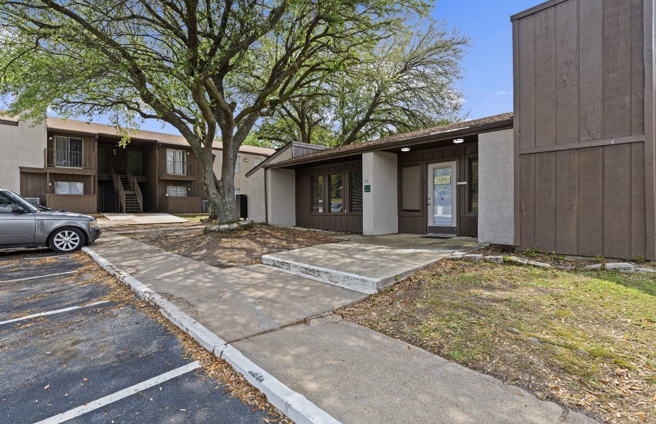 2800 Victory Dr unit 102 – photo 4