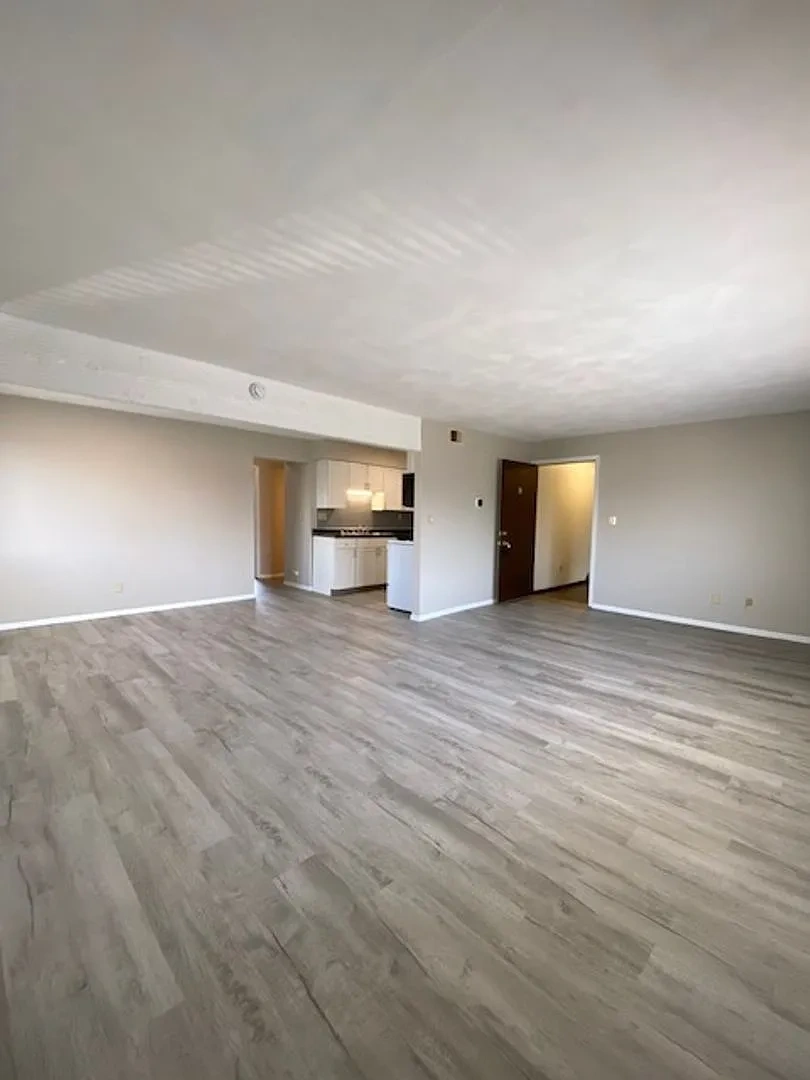 11-17 Kensington Heights – photo 3