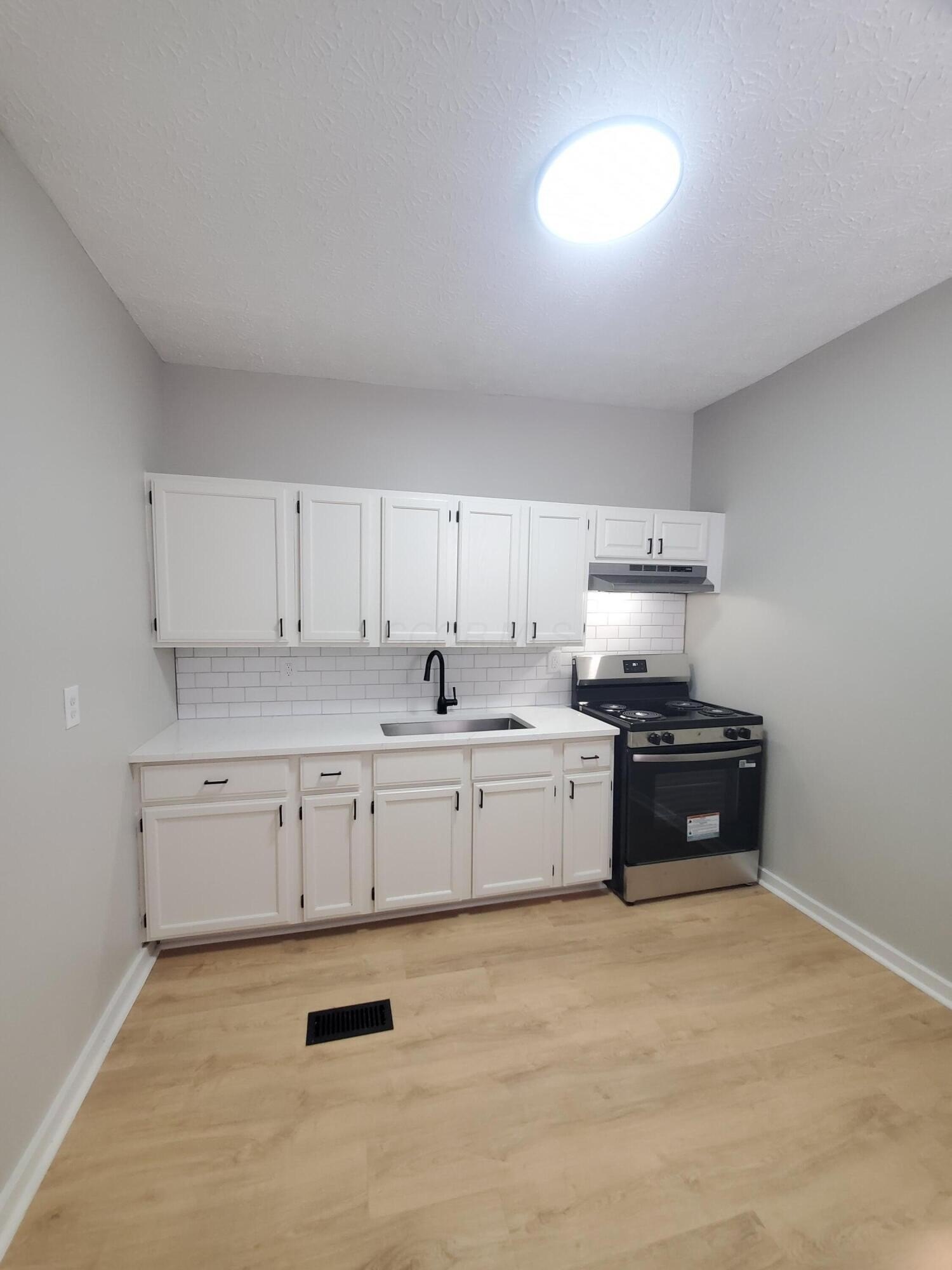 33 S Cypress Ave – photo 5
