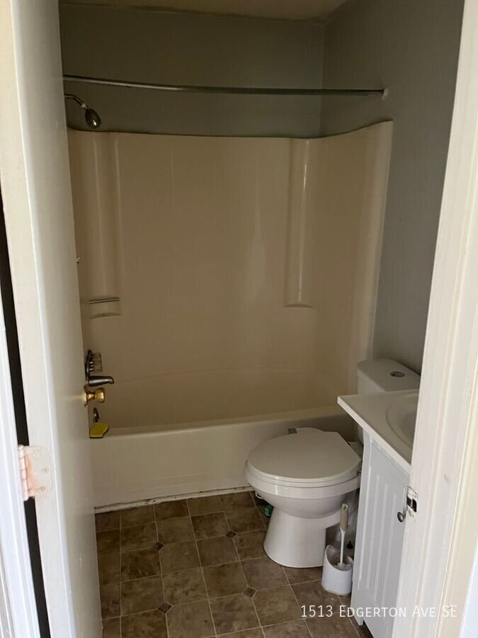 1513 Edgerton Ave SE – photo 3