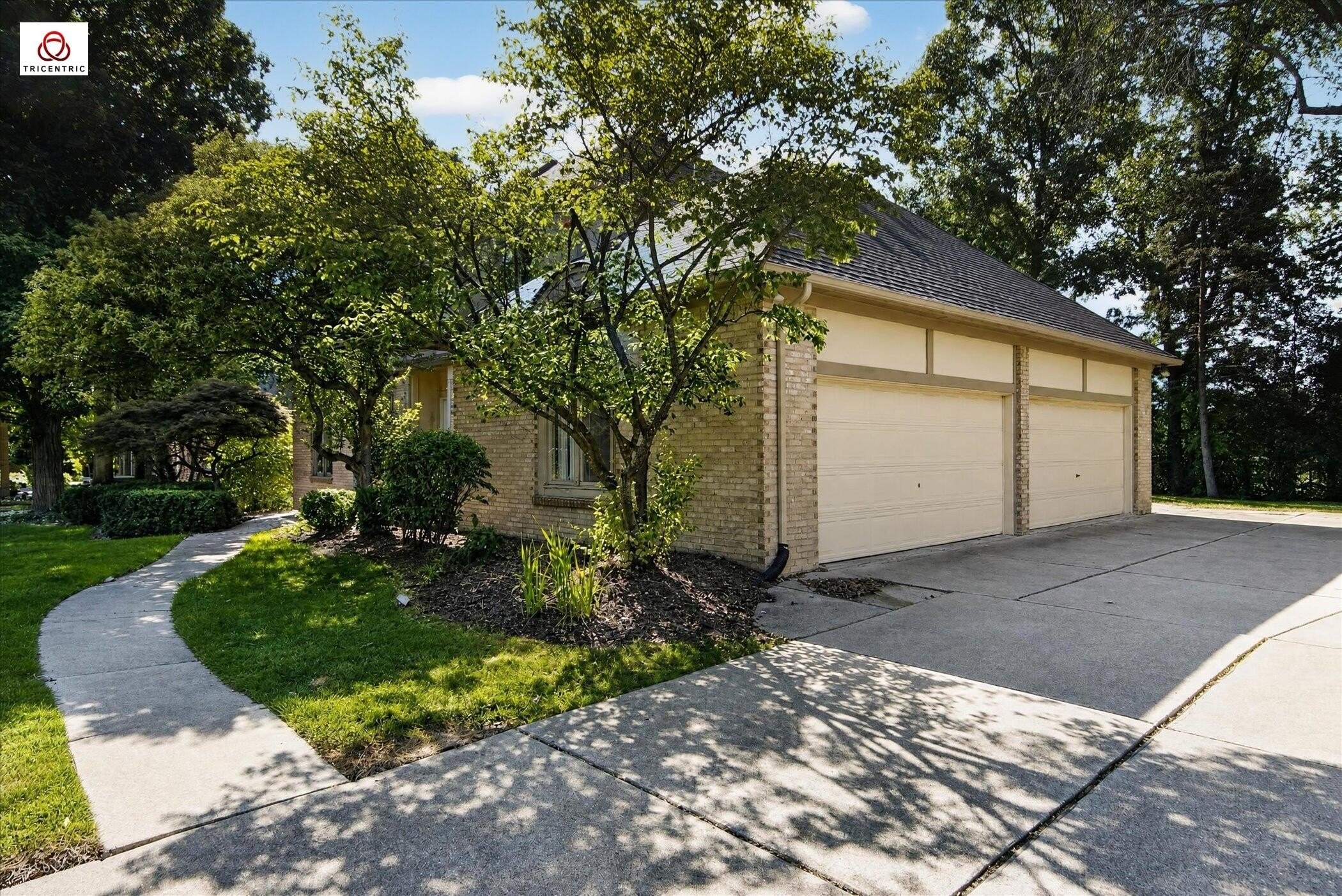 1431 Provincial Dr – photo 3