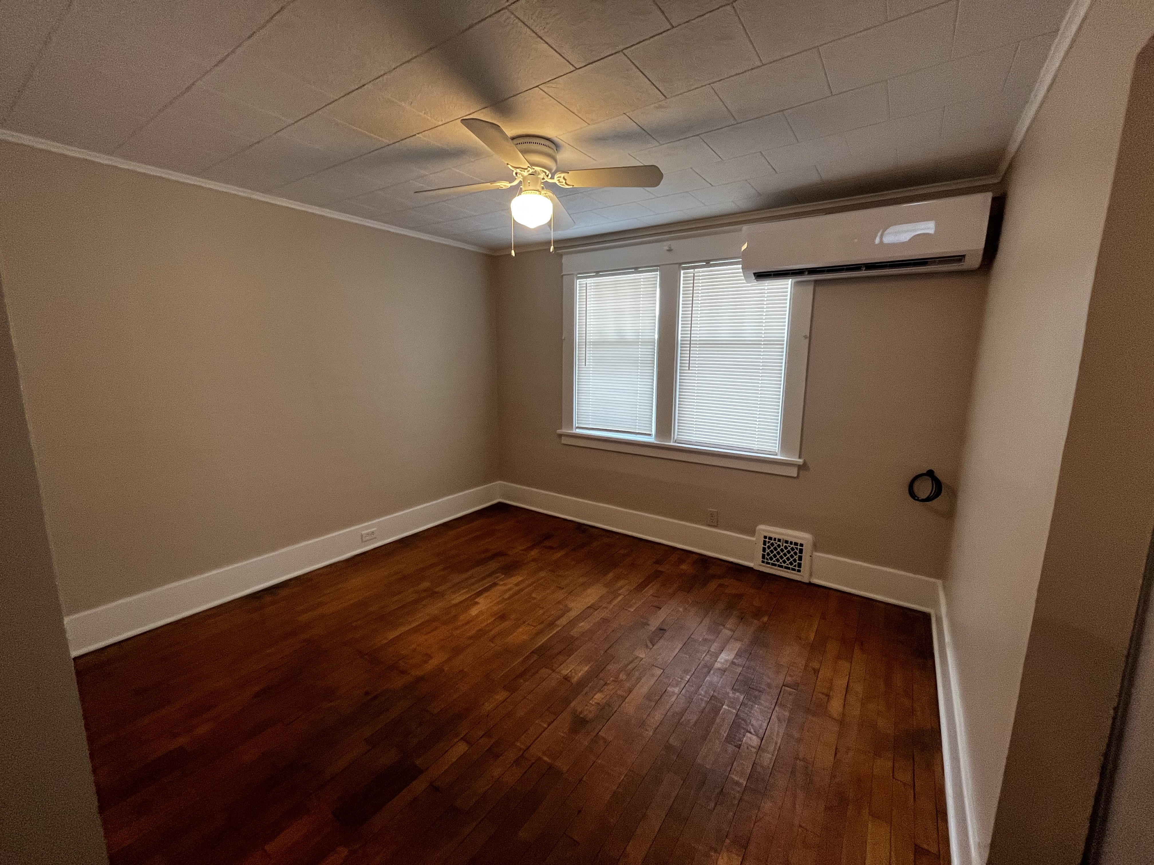 213 W Downie St unit B – photo 4