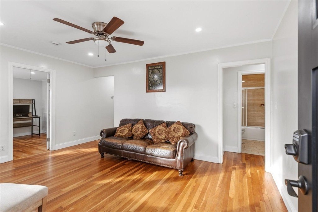 423 Bedford St – photo 4