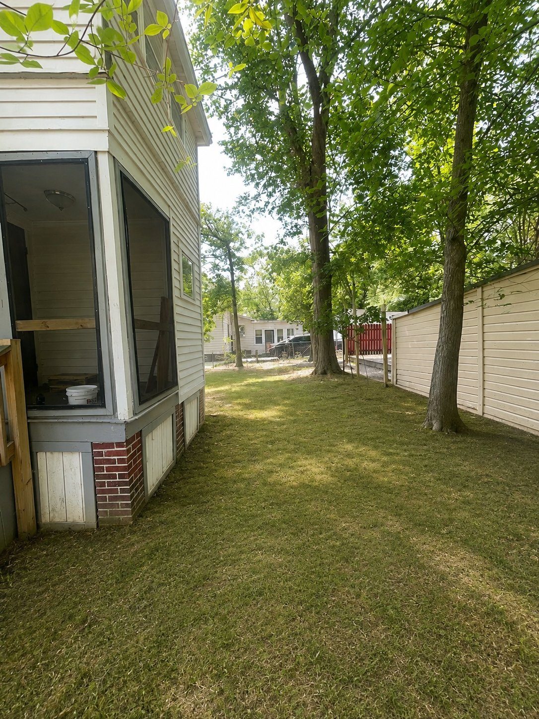 1462 Parkhill Rd – photo 3