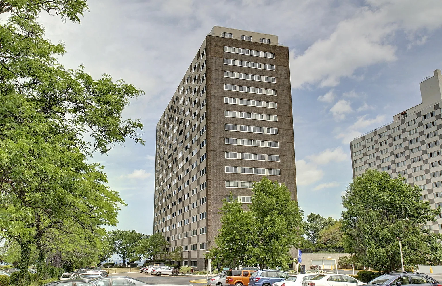 Marine Towers West – photo 1