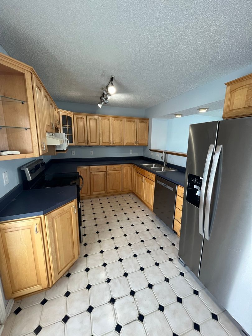 2934 Badger Dr – photo 3