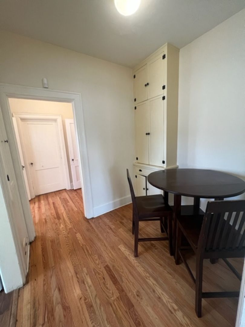 300 S Barker Ave unit 4 – photo 4