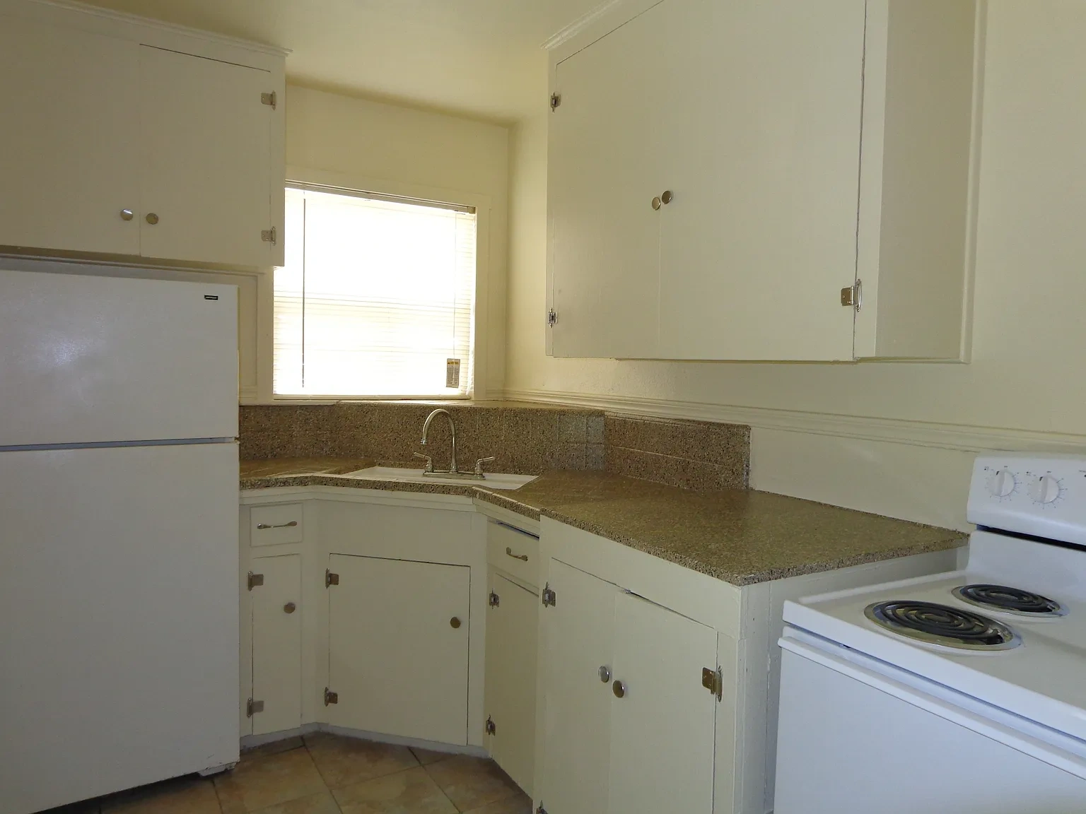 Colony Apartments – photo 2