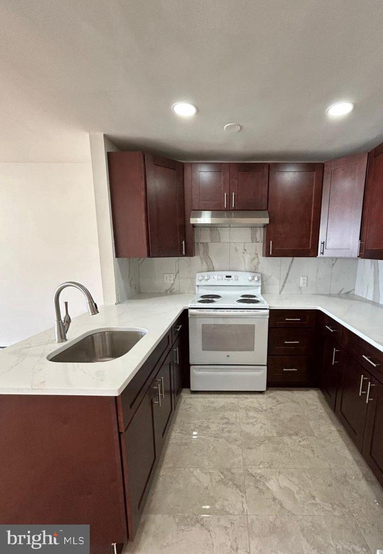 24 High St – photo 1