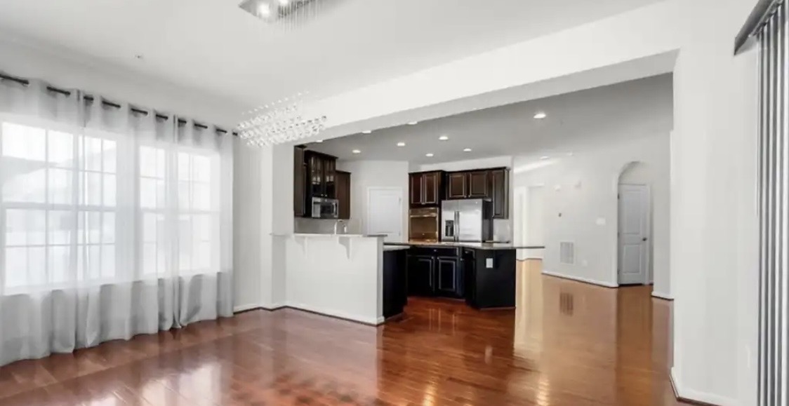10185 Warfield St – photo 3
