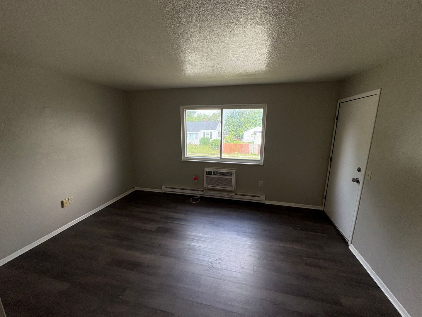 880 Wright Ave unit #4 – photo 3