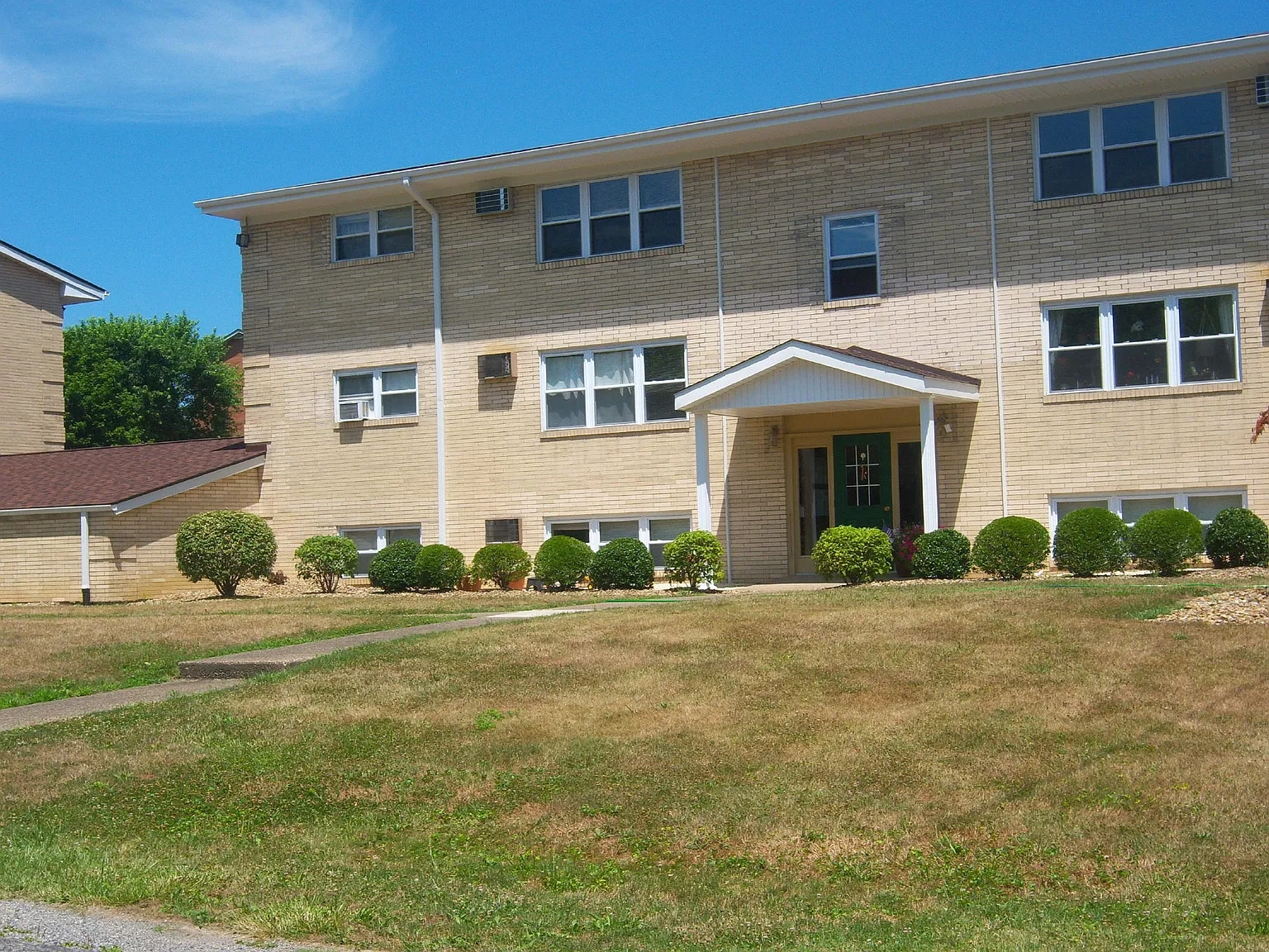 Town and country apartments – photo 1