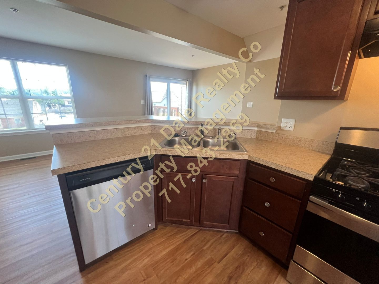 210 Royal Dr – photo 5