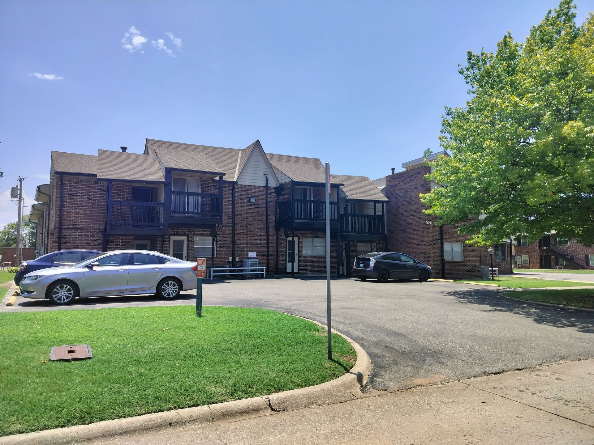 320 E Edwards St unit 4 – photo 1