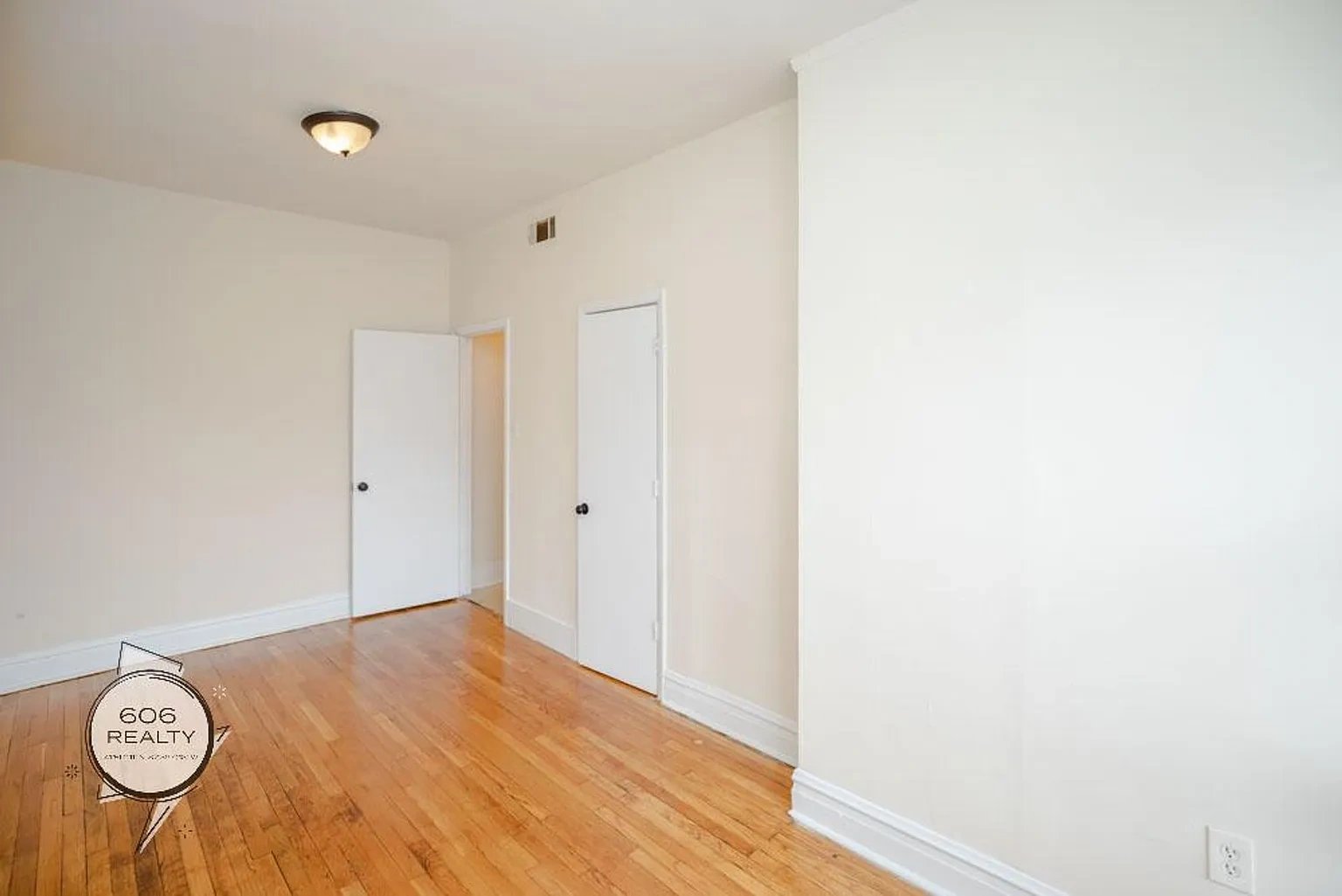 Marquette Park Apartment! – photo 1